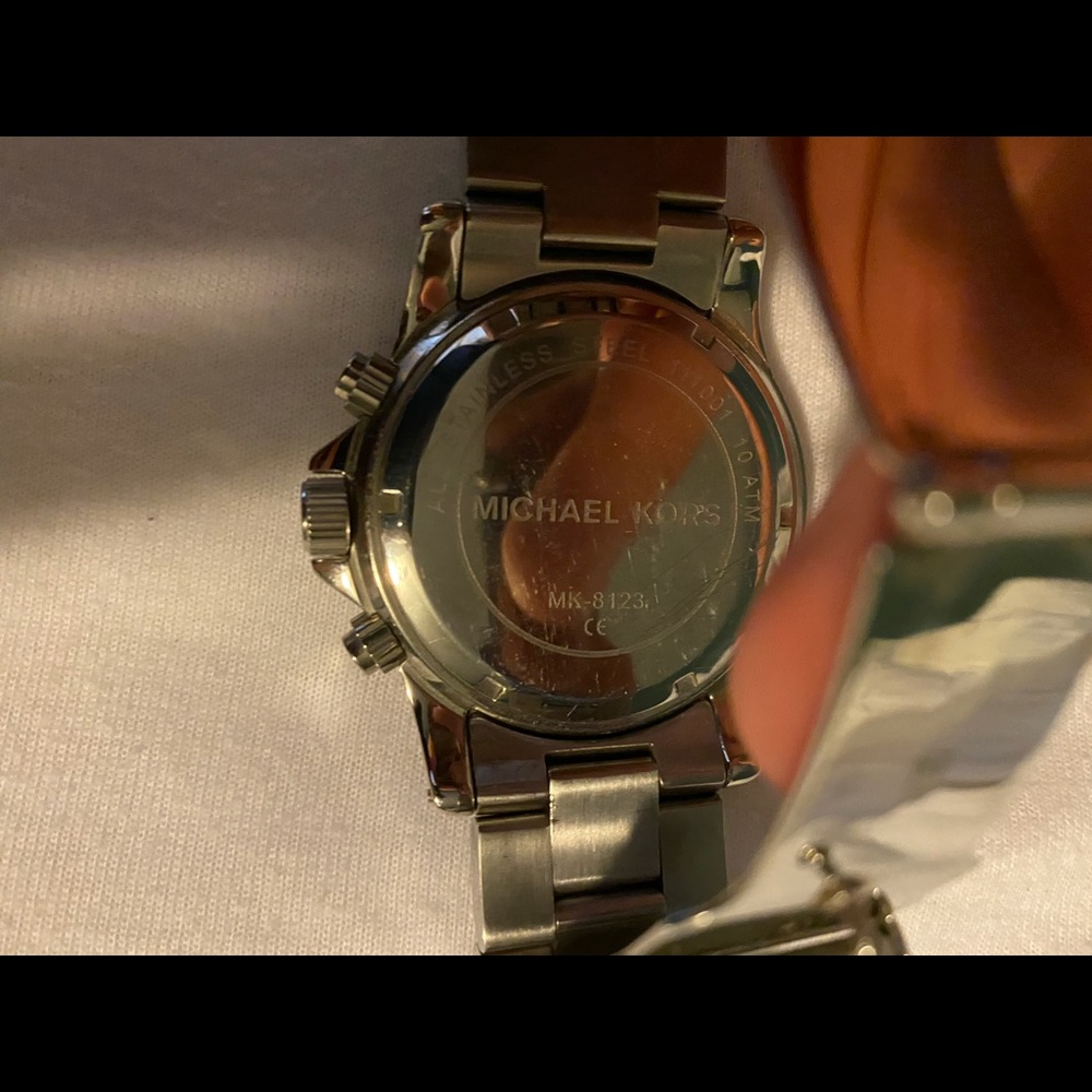 Micheal Kors (Oversized Layton Two-Tone) Watch - Picture 4 of 4